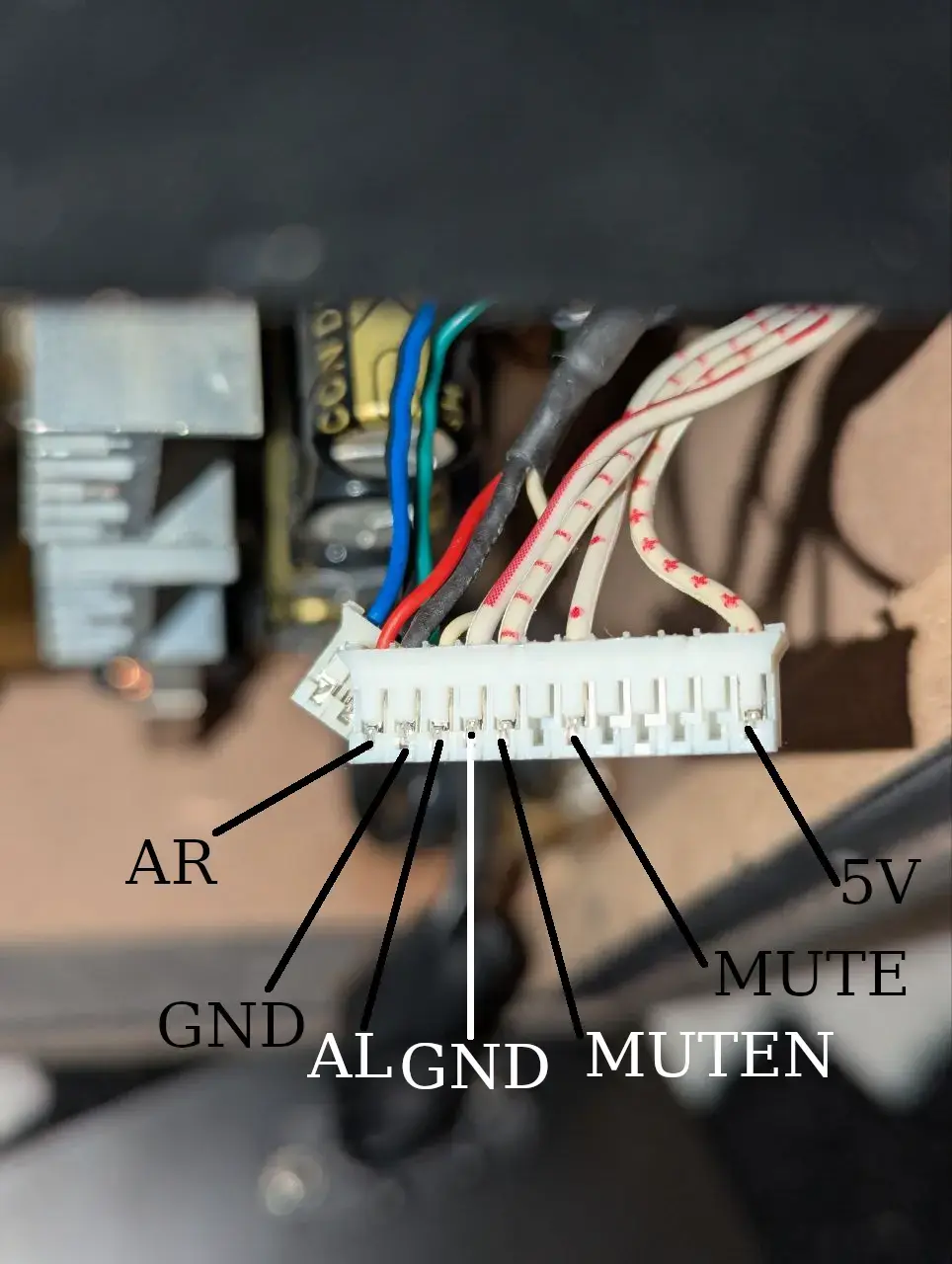 Connector picture with labels for AR, GND, AL, GND, MUTEN, MUTE, 5V